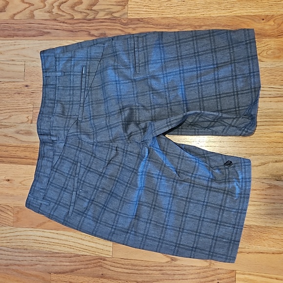 Volcom Dark Grey Plaid Shorts - Size 33 - Picture 6 of 6